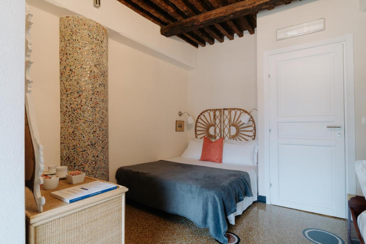 Le Stanze Del Piccadilly Hostel Genoa Bagian luar foto