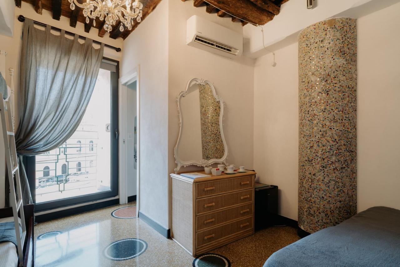 Le Stanze Del Piccadilly Hostel Genoa Bagian luar foto