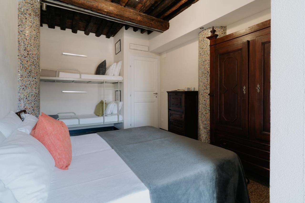 Le Stanze Del Piccadilly Hostel Genoa Bagian luar foto