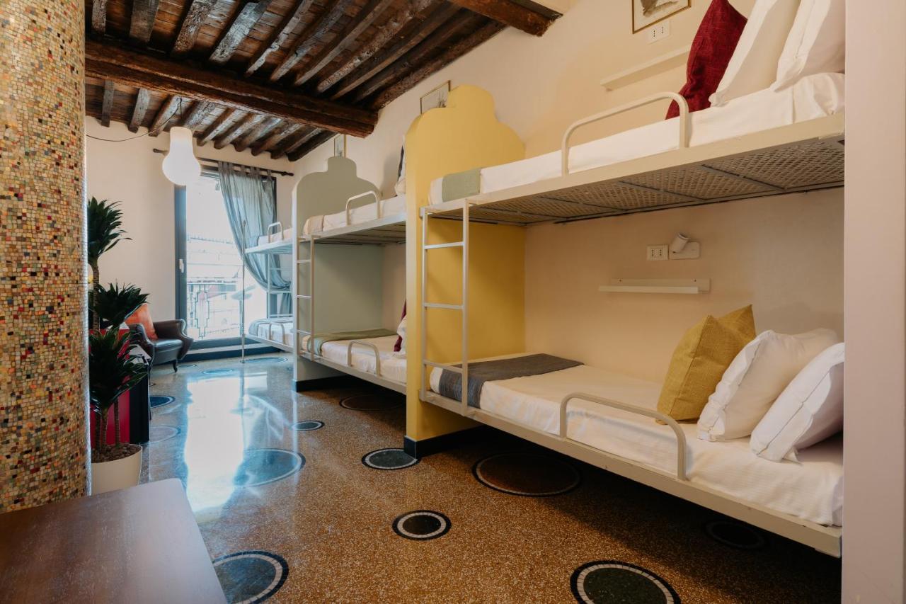 Le Stanze Del Piccadilly Hostel Genoa Bagian luar foto