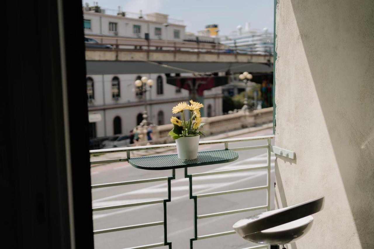 Le Stanze Del Piccadilly Hostel Genoa Bagian luar foto