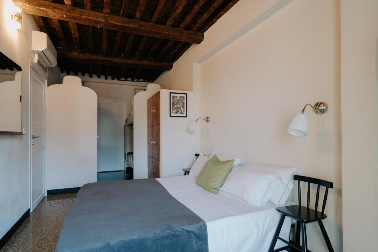Le Stanze Del Piccadilly Hostel Genoa Bagian luar foto