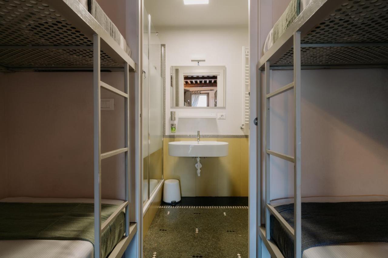 Le Stanze Del Piccadilly Hostel Genoa Bagian luar foto