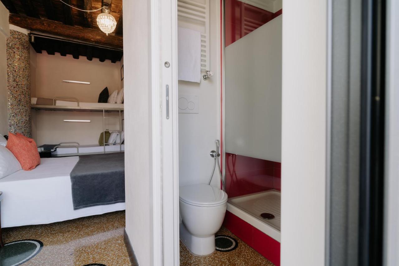 Le Stanze Del Piccadilly Hostel Genoa Bagian luar foto
