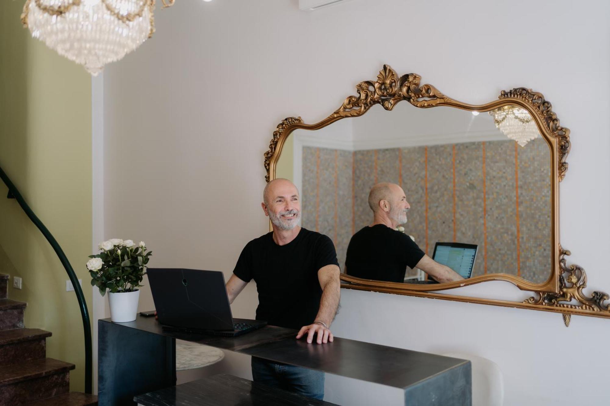 Le Stanze Del Piccadilly Hostel Genoa Bagian luar foto