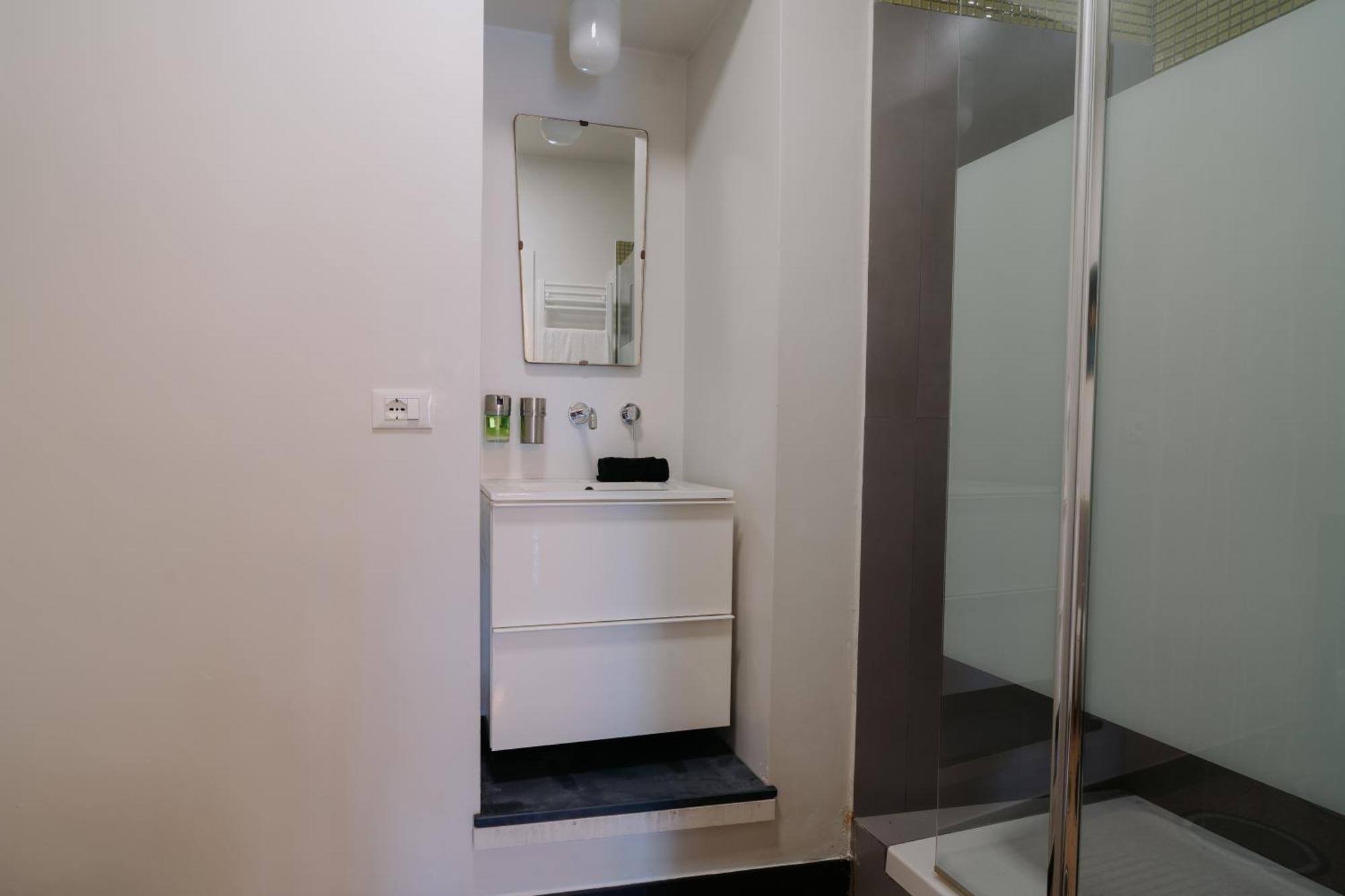 Le Stanze Del Piccadilly Hostel Genoa Bagian luar foto
