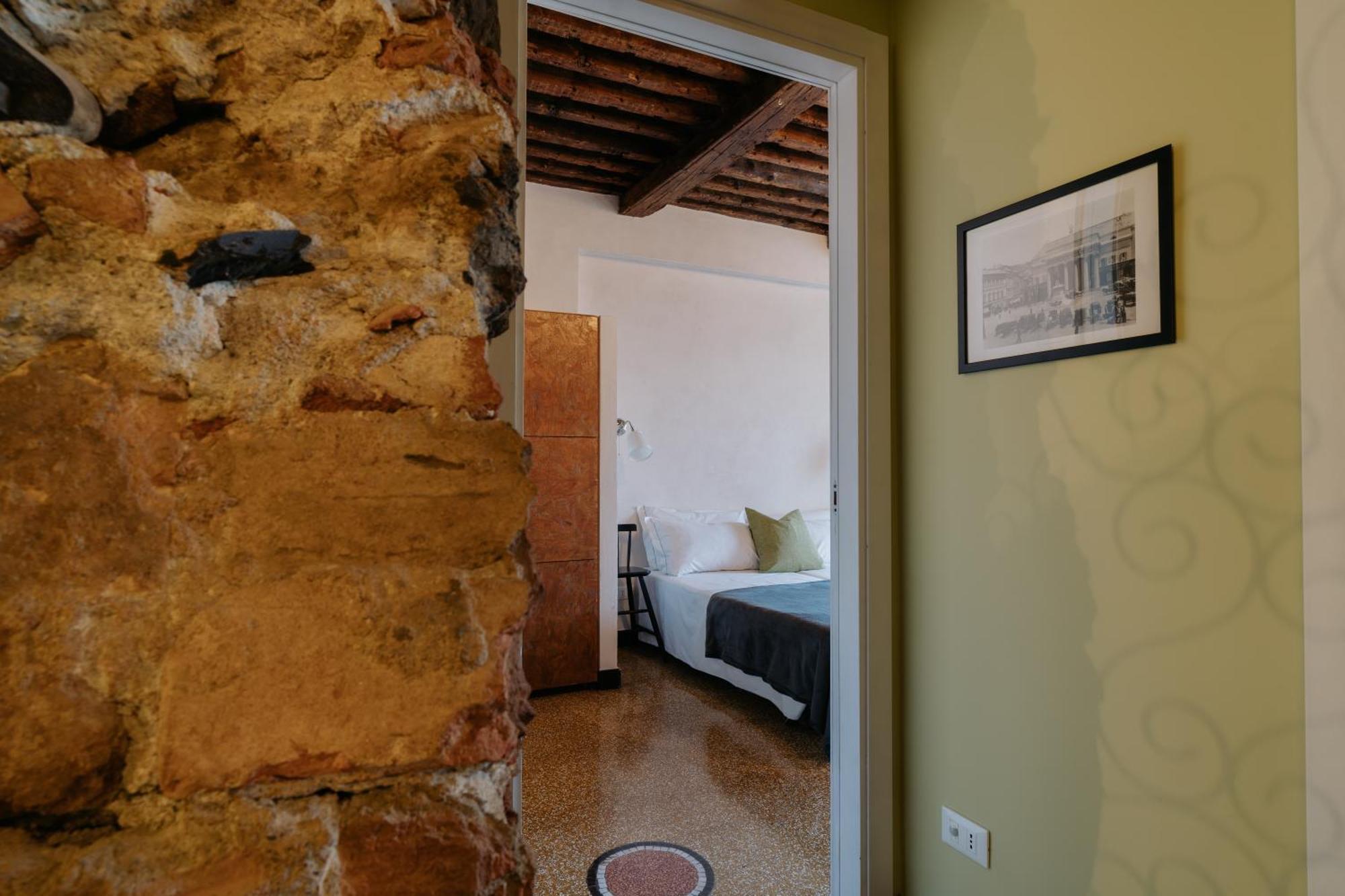 Le Stanze Del Piccadilly Hostel Genoa Bagian luar foto