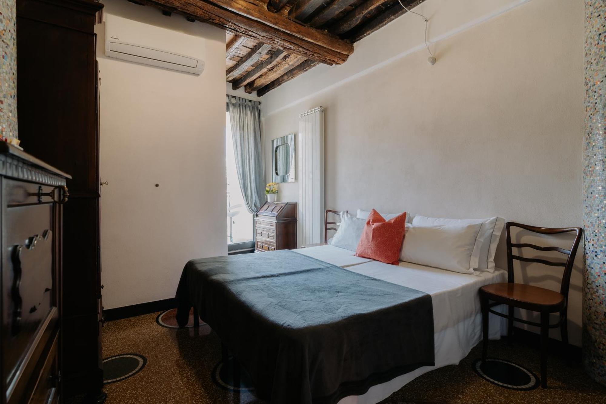 Le Stanze Del Piccadilly Hostel Genoa Bagian luar foto