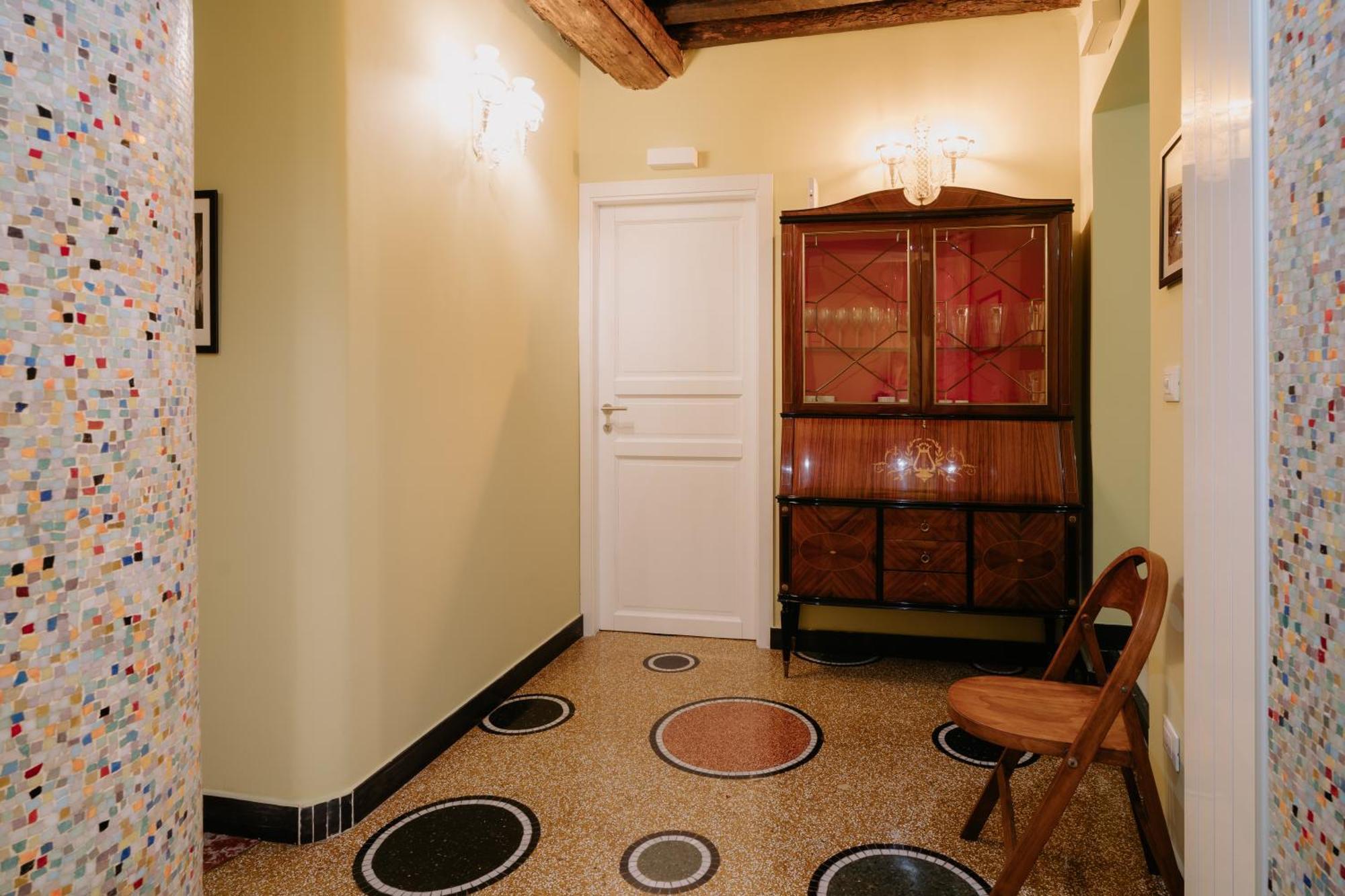 Le Stanze Del Piccadilly Hostel Genoa Bagian luar foto