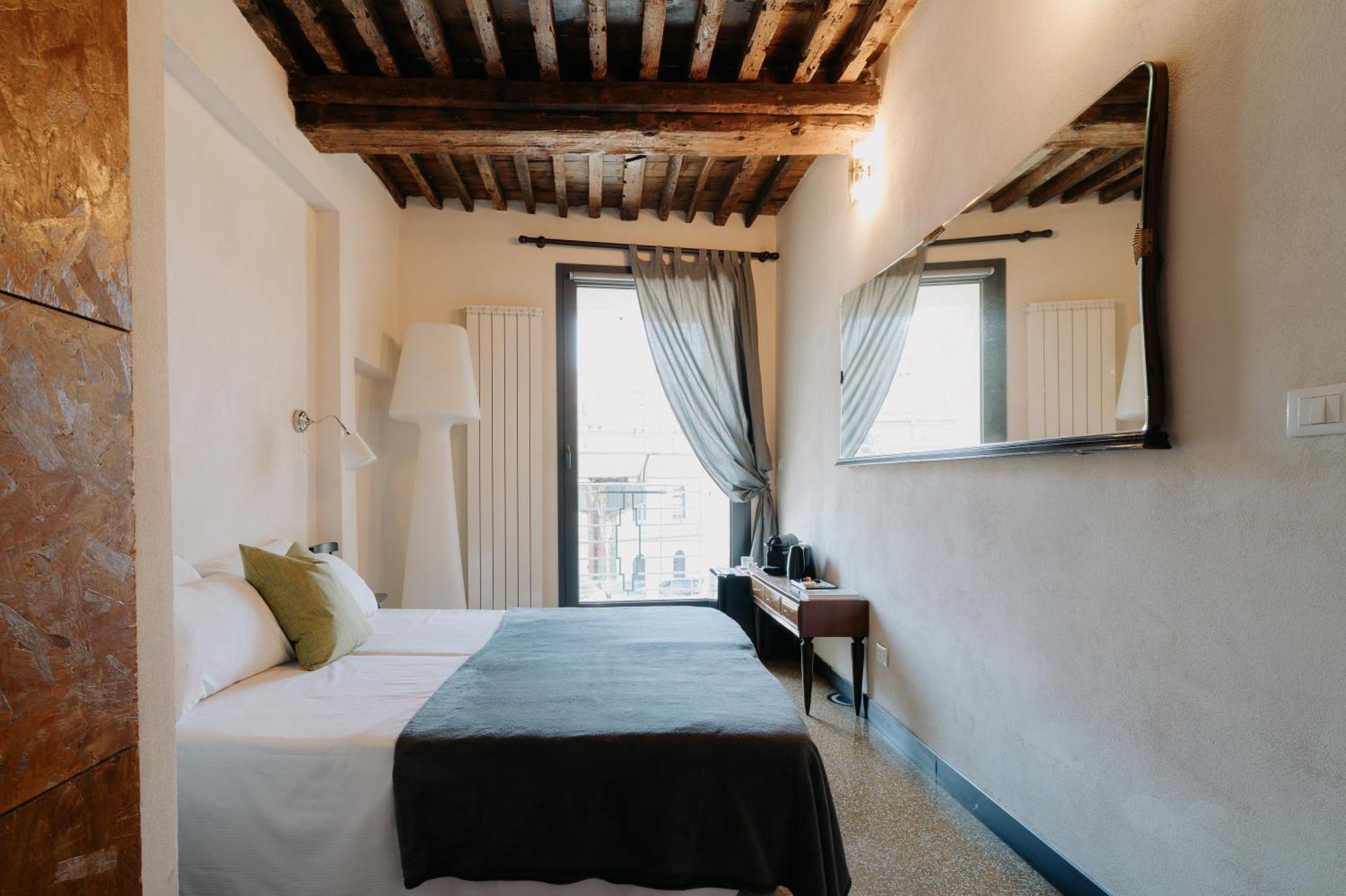 Le Stanze Del Piccadilly Hostel Genoa Bagian luar foto